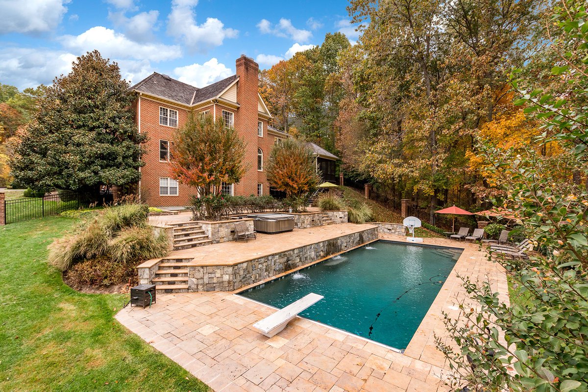 CaseySamson's tweet photo. If you want a #private #retreat, minutes from everything, this is the home for you! Exquisite #luxuryhome on a 5 acre lot backing to #DifficultRun. Amazing #ViennaVA location! #OpenHouse this Sunday, visit https://t.co/6jvQedlqto for all the details. #dreamhome #homebuyers https://t.co/MKMn7QZork