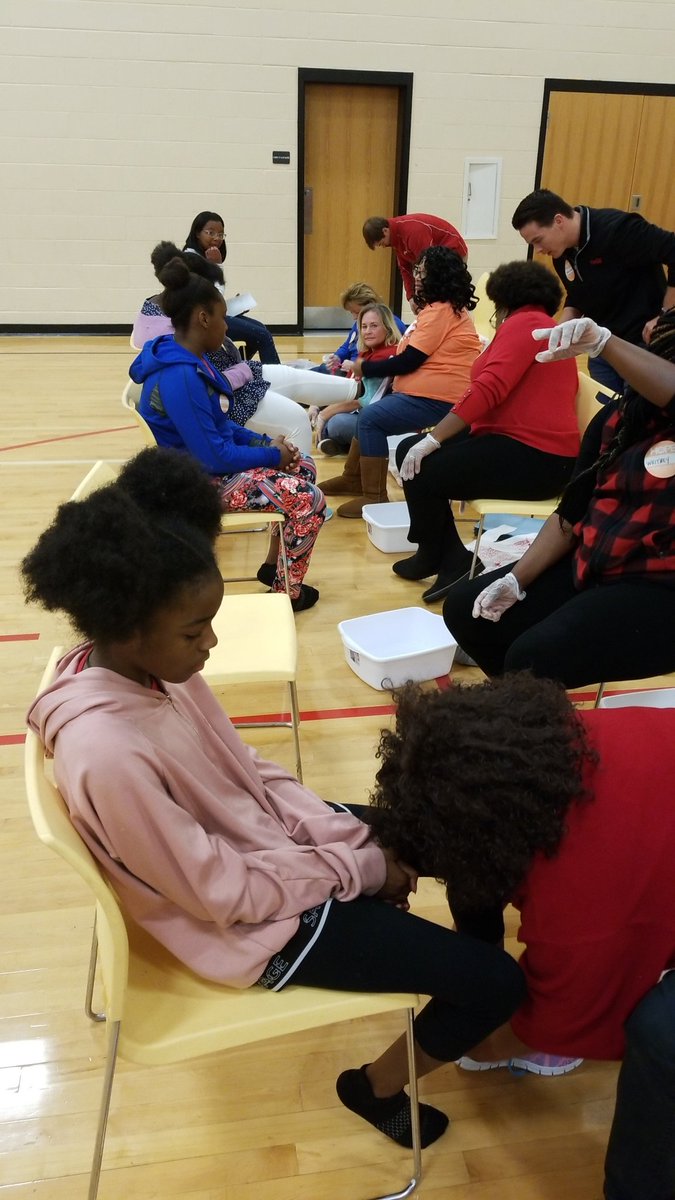 hillvic14's tweet photo. Some of our 6th grade girls receiving the shoes and good conversations with these wonderful volunteers. https://t.co/5Jn4sQQSZC