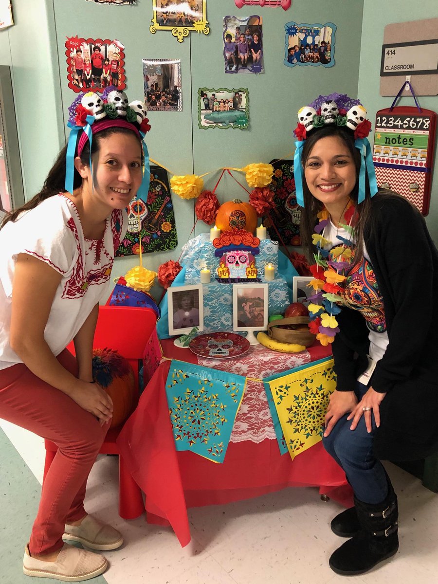 yaneth_helm's tweet photo. ¡Feliz Día de los Muertos! Beautiful ofrendas in remembrance of the loved ones we have lost. ❤❤ DL 🐊🐊 @BilingualRRISD @GattisRRISD @AprilNilson3 @gabz_garciia https://t.co/K4CqMYkJrp