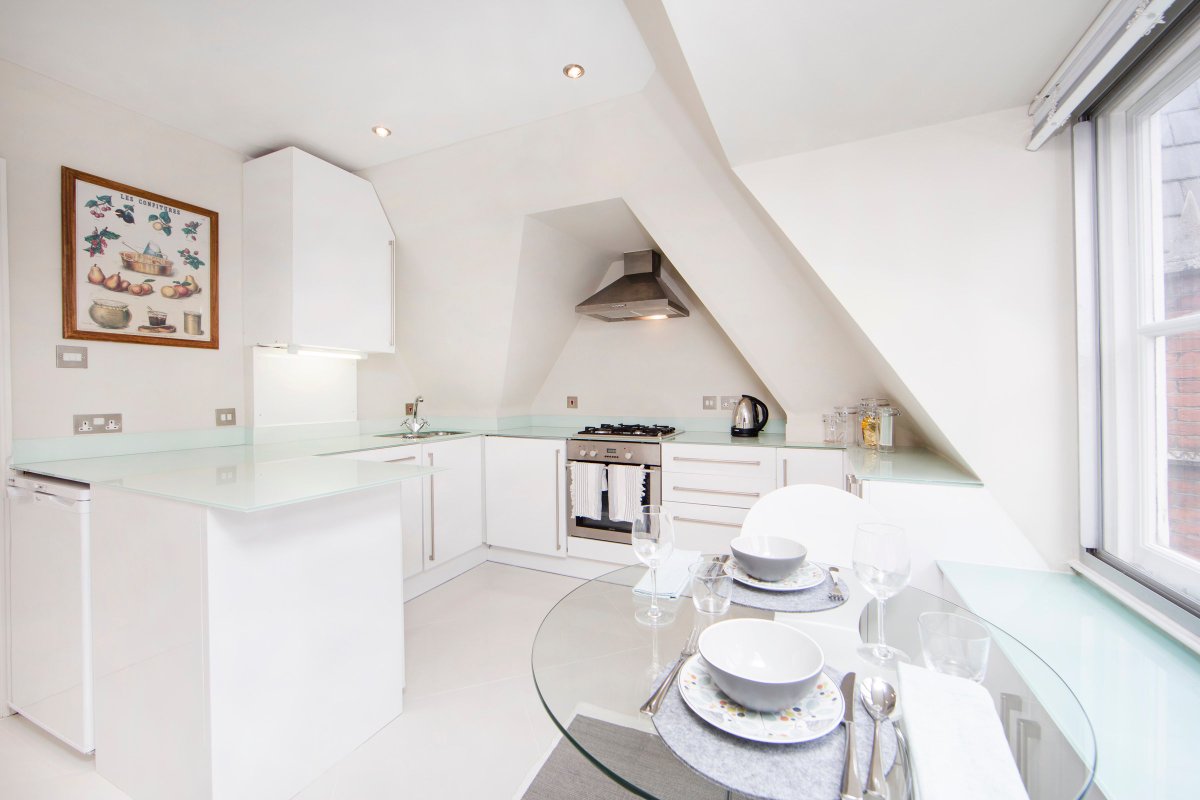 DestLondon's tweet image. Our bright and sunny apartment in the heart of Kensington is absolutely great for small families visiting London 😍

#londonrental #visitlondon #kensington #uktrip #londontrip #luxuryrentals #luxuryhomes