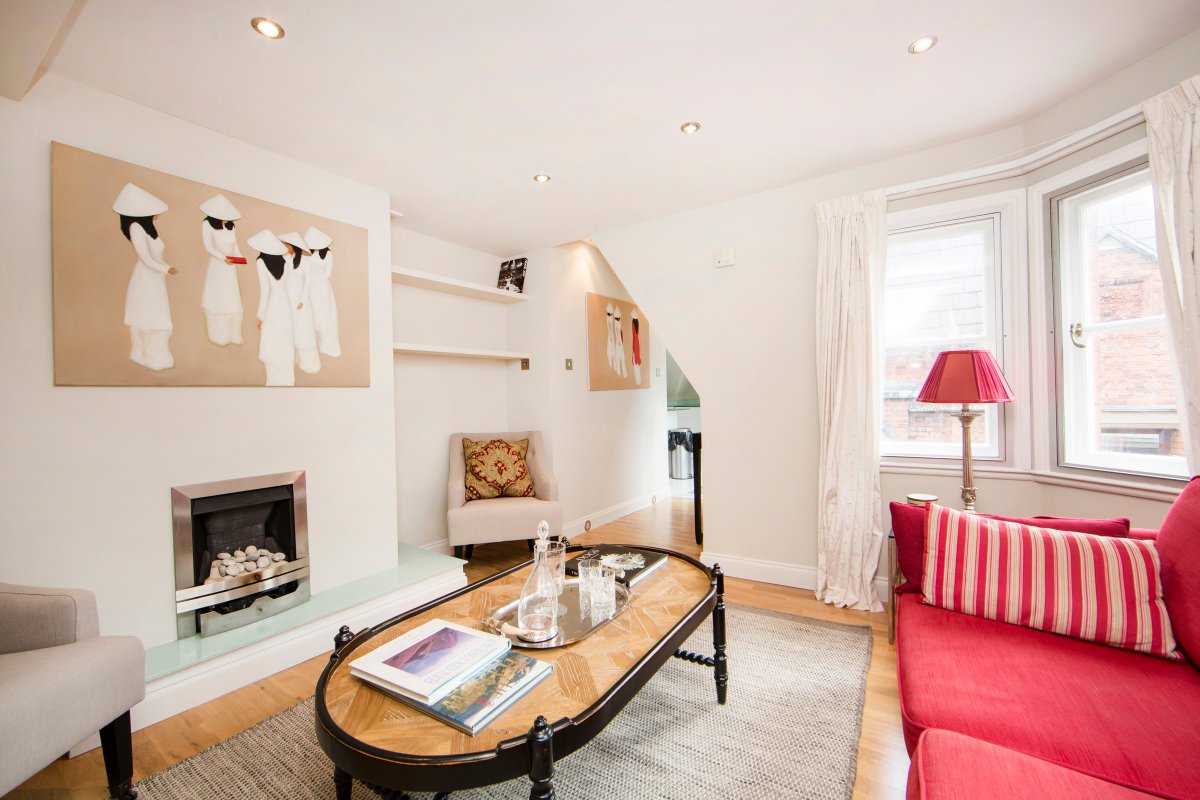 DestLondon's tweet image. Our bright and sunny apartment in the heart of Kensington is absolutely great for small families visiting London 😍

#londonrental #visitlondon #kensington #uktrip #londontrip #luxuryrentals #luxuryhomes