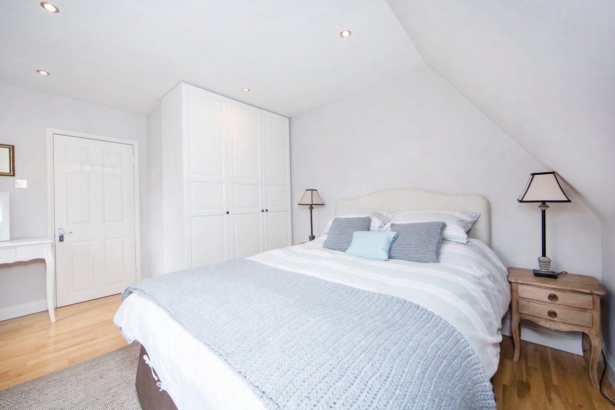 DestLondon's tweet image. Our bright and sunny apartment in the heart of Kensington is absolutely great for small families visiting London 😍

#londonrental #visitlondon #kensington #uktrip #londontrip #luxuryrentals #luxuryhomes