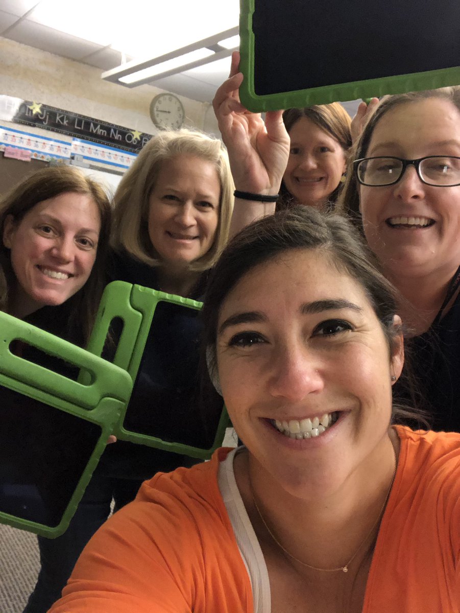 MsFreidman's tweet photo. My colleague Erin Sanna has IPADS in her classroom. She is in the Goldey-Beacom Hallway #chdreambuilders #PDday https://t.co/upLTdWvJpx