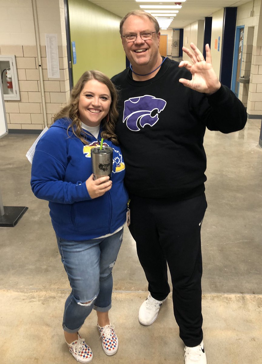 DJBrucks's tweet photo. #lpsmiddleschool Sunflower Showdown - Let the games begin! ❤️💙🏈💜 @coacherboy https://t.co/vl4igCjoc7