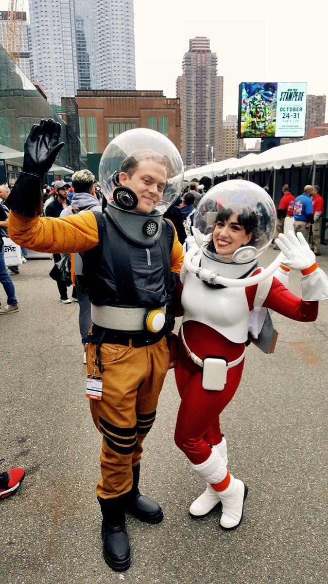Retro astronauts Halloween couple imgur.com/gallery/FvMlKm1