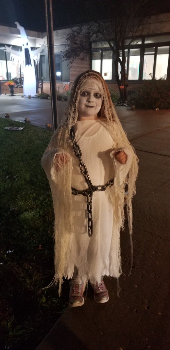 mm_jen's tweet photo. She won the costume contest! https://t.co/TqGtealoye