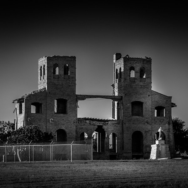 sketch74's tweet photo. La Lomita Mission believed to be haunted. @CityOfMissionTX
#lalomitachapel #missiontexas #missionedc #missionary #haunted #BORDER #streetphotography #blackandwhite #Texas #haunting #architecture #halloween2019 #ceed #RGV #HappyHallowen https://t.co/efNjVLVSJI