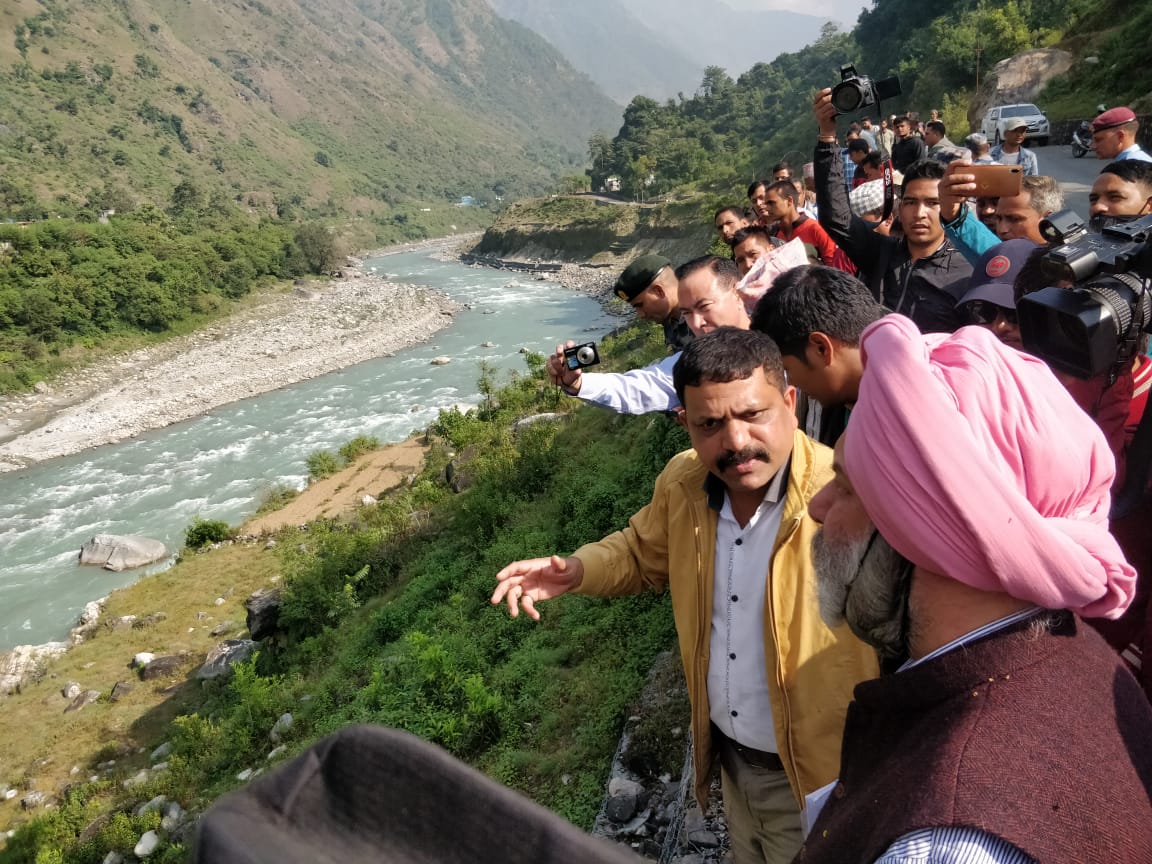 IndiaInNepal's tweet photo. 1/2. India would be commencing construction of the first motorable all weather bridge over Mahakali river at Darchula. This bridge will connect Far West Nepal with the National Highway of India. https://t.co/kxECICF2p3
