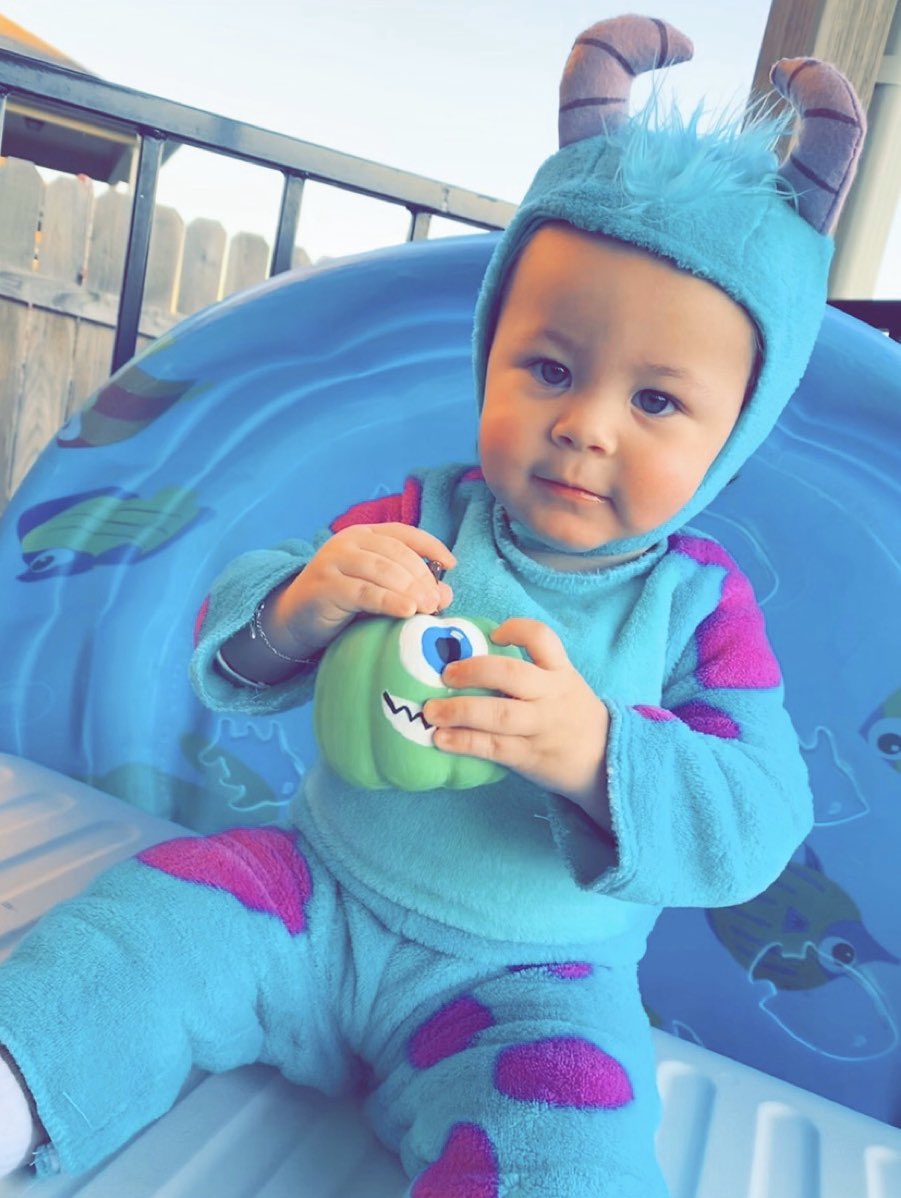 killlaky_'s tweet image. sully an his side kick mike wazowski had a blast last night 💚🎃💙