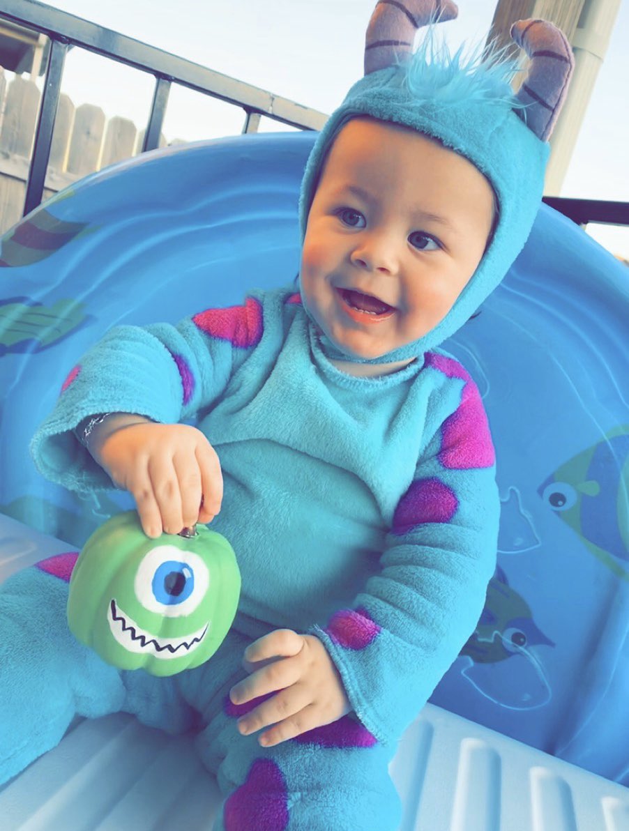 killlaky_'s tweet image. sully an his side kick mike wazowski had a blast last night 💚🎃💙