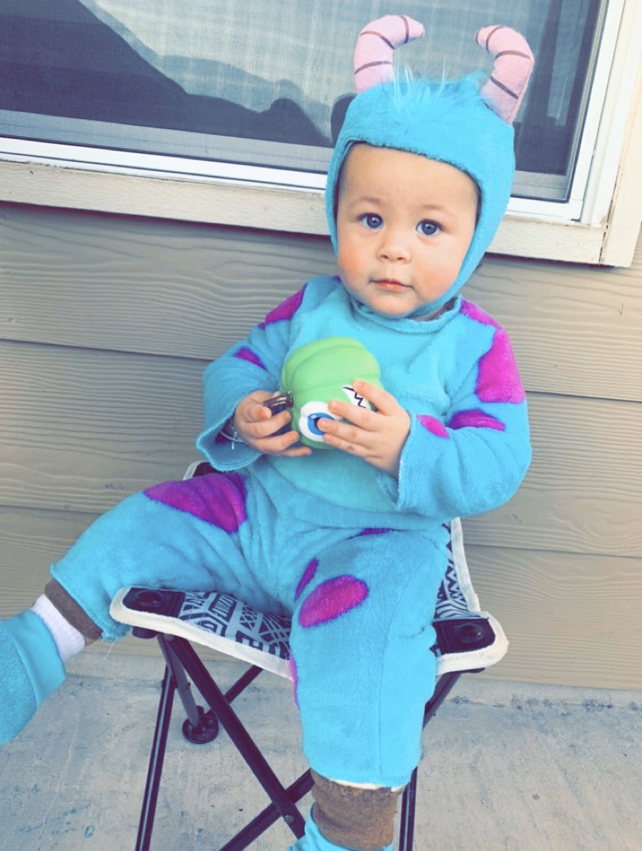 killlaky_'s tweet image. sully an his side kick mike wazowski had a blast last night 💚🎃💙