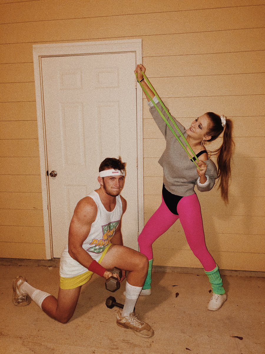 Corinne_heyl's tweet photo. 💪🏼🏋🏼‍♀️💥💦🎧📼💘 #80shalloween https://t.co/Eh70nSVqOn