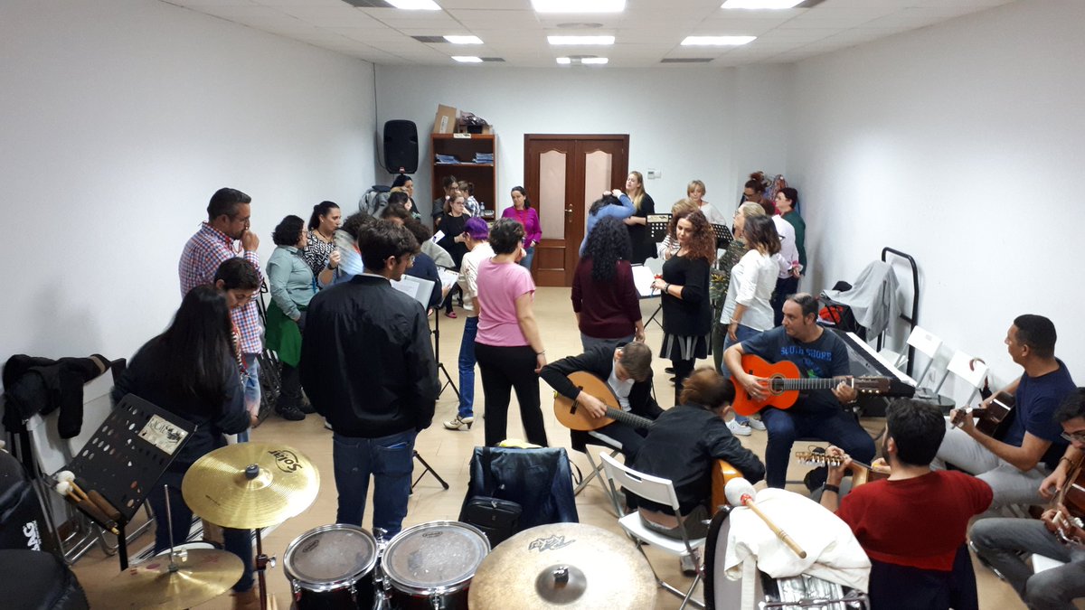 CoroMenosEsMas's tweet image. Al mal tiempo, buen ensayo 🤷🏻‍♀️🤪

#ElTrenDeLaBruja #CarnavalRomano2020