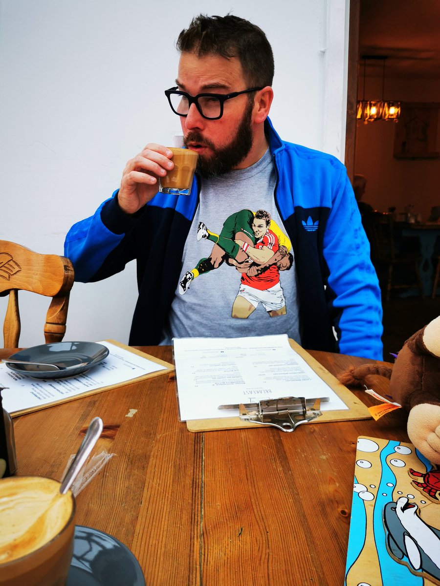 Great brunch <a href="/YSHEDCOFFEE/">Y SHED</a>! Fantastic to chat with it's owner-only ex <a href="/IrishRugby/">Irish Rugby</a> International now <a href="/penclawddrfc/">Penclawdd RFC</a> forwards coach <a href="/spence_87/">sophie spence</a> Sophie's had a busy 12 months, from her new role to being a newlywed 💍!
Diolch <a href="/sgrymclothing/">Sgrym</a> am y crys-t newydd 👌 iconic <a href="/George_North/">George North</a>!