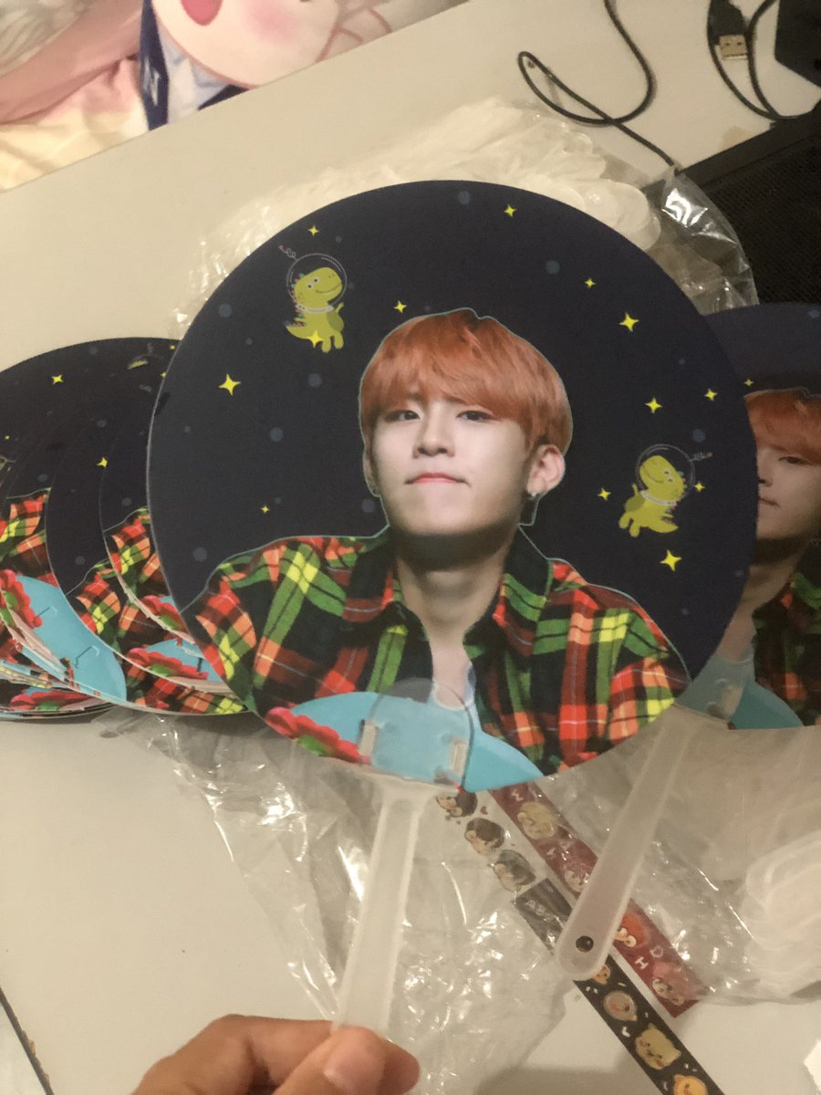 woojineismylife's tweet photo. Hi.. tomorrow i will also distributes this cute handfan at anytime 

Rules: Follow, Like , RT

See u tomorrow chamsaes 🥰💕😇

Photo credit to BB.
#HawaiiWithWoojin 
#GoingtoHawaiiWithWoojin https://t.co/hvJOgC89Zk
