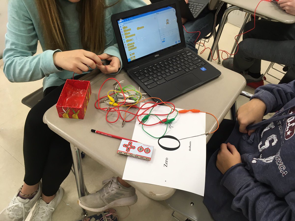 jrichardson30's tweet photo. These @simmonsbucs are showing their knowledge of history using @makeymakey! #cs4all #aldlcs #learningISfun #creative https://t.co/VxPBO36n8J