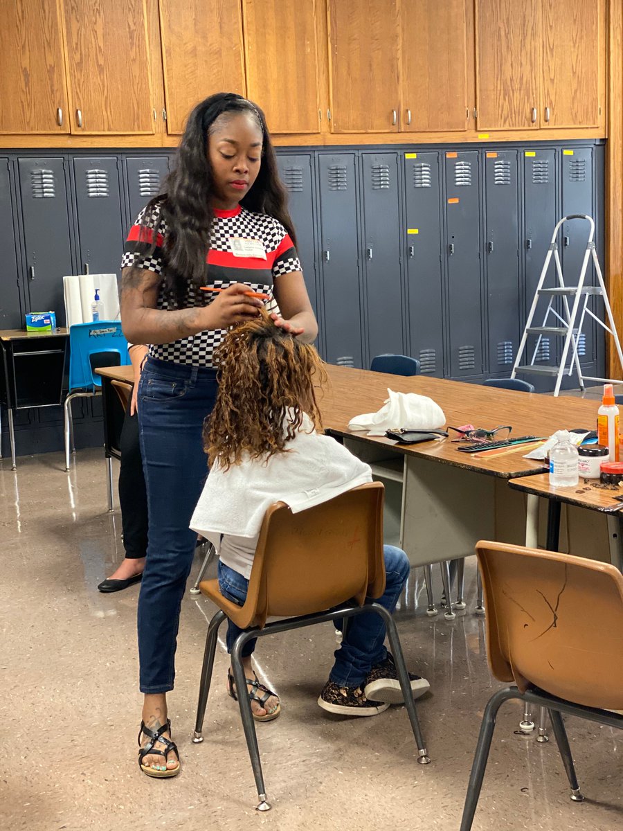 WHESRoadrunners's tweet photo. Thanks to Mrs. B with our Temple ISD ACE Program and Stacia Jackson with Prestige Beauty and Barber Salon in Temple, two deserving students at Western Hills were able to receive a stylish new hairdo! #RoadrunnersRockTISD #TempleISDProud #ACERocks #CommunityPartnerships https://t.co/GNukST9DAv