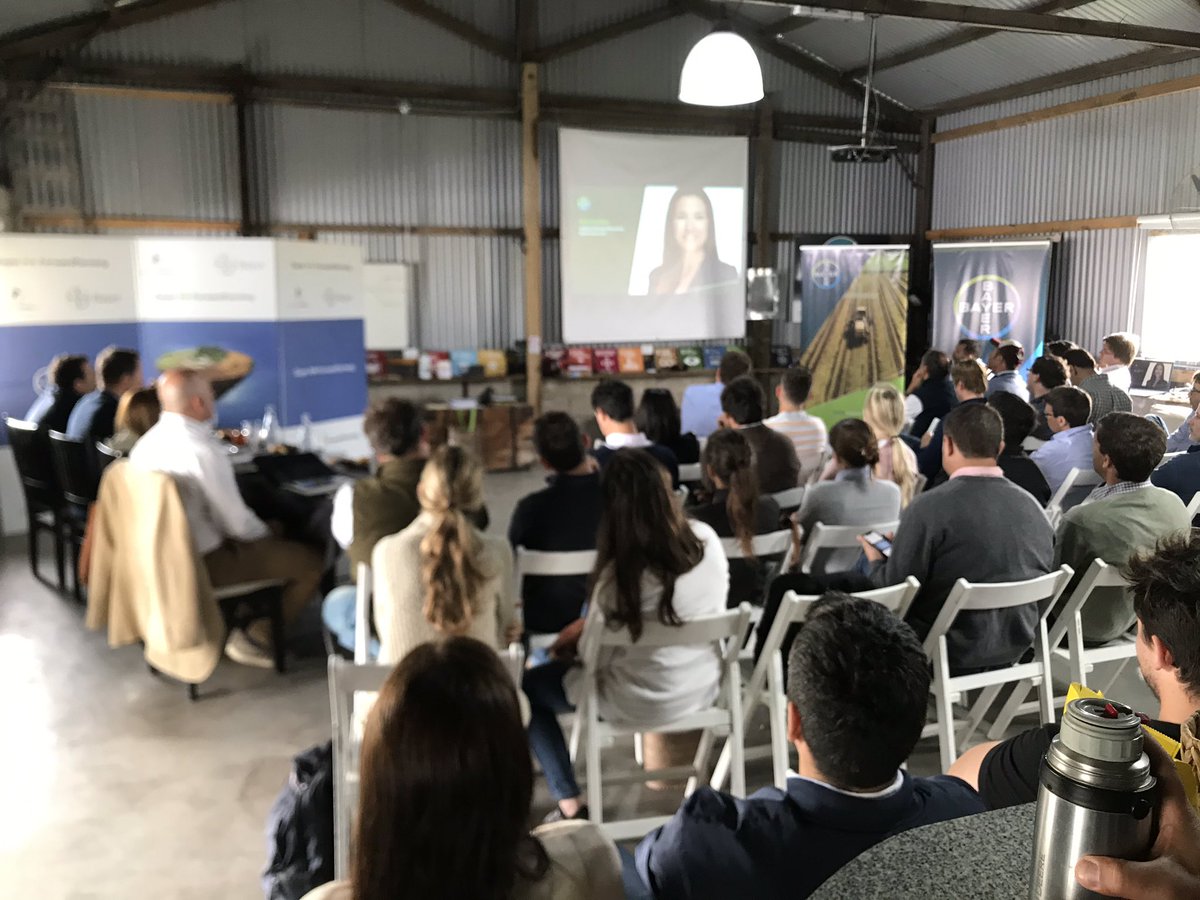 agrotvcomar's tweet photo. #mioficinahoy en Pergamino en el @BFF_Agric_Testa junto a los especialistas y alumnos del postgrado de agronegocios. Hoy se aprende y se piensan con casos reales. Felicitaciones a @AgronegociosUBA y Bayer por la iniciativa. @bayeragro. @seba_senesi @tanomoreno https://t.co/YersiOM5h3