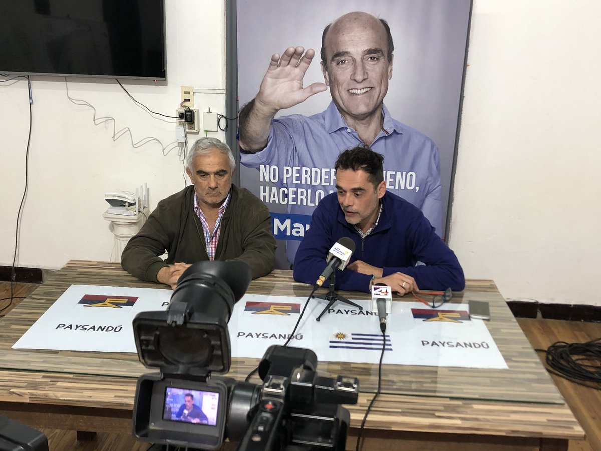 Los compañeros <a href="/FedericoGrana/">Federico Graña 🏳‍🌈</a> y <a href="/j_pozzi/">Jorge Pozzi</a> en conferencia de prensa ahora en nuestra casa central . #Paysandu 
Hoy salimos a hablar con la gente !!! 🇺🇾 #MartinezPresidente