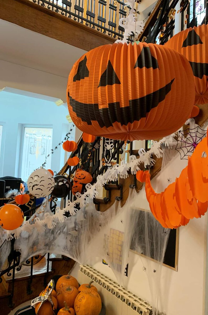 CSBucharest's tweet photo. Hello, gourd-geous! Our Student Union and staff did a fab-boo-lous job preparing the school for our Halloween events this year. It was great to see all of the creative costumes our students came up with! #CSBStudentUnion #CSBLowerSchool #CSBMiddleSchool #CSBHighSchool https://t.co/rrYFmcsuGZ