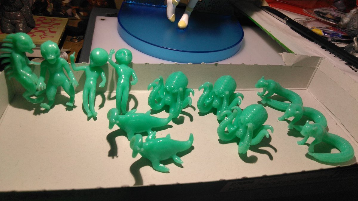 エンジェルダスト 浅間 夜行 新刊委託中 V Twitter フルタのチョコエッグuma あらたに6個 これで計12個中 チュパカブラ 2 クラーケン 3 タッツェルブルム 3 ネッシー 2 ドーバーデーモン 2 なんか思い出してきた チョコエッグのアソートってこんな感じだったな 昔