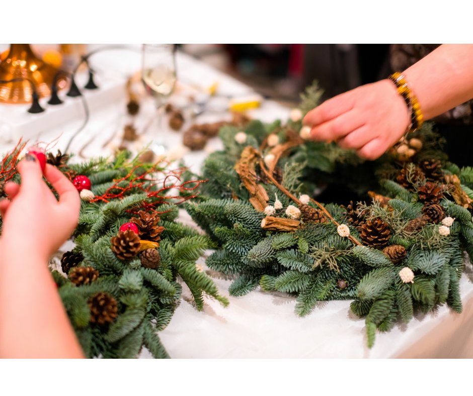 Create a beautiful Christmas wreath to hang on your door or above your fireplace. Traditional and Burlap wreaths available.

palacetheatrepaignton.co.uk/2019/10/31/chr…