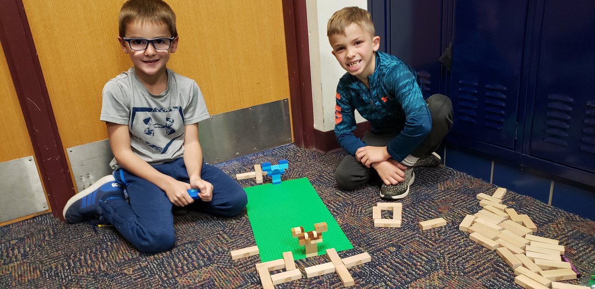 AndreaWiden's tweet photo. 1st/2nd grade buddies are making fall favorite things...apple trees, leaf piles, and football fields. @DSmithSmarties @JMierkowicz https://t.co/xBNWotS0Za