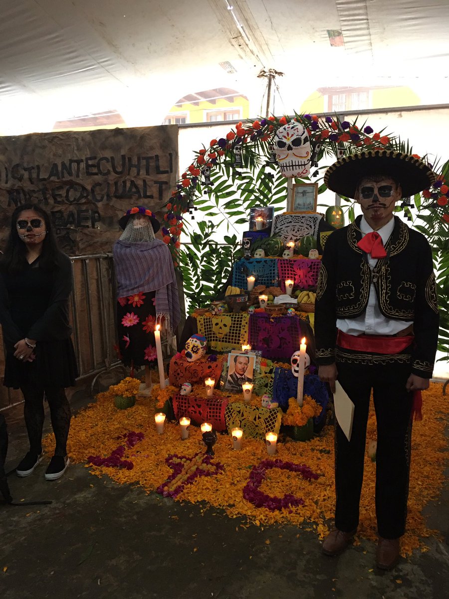 Cobaep_P17's tweet photo. Plantel 17 presente en nuestra exposición de ofrendas y tapetes en el zócalo de nuestro municipio.. la misma que toda la gente viene a ver año con año..
Orgullo Cobaep
#SoyCobaep
#Plantel17
#Halcones17 https://t.co/1AHKaVFa5q