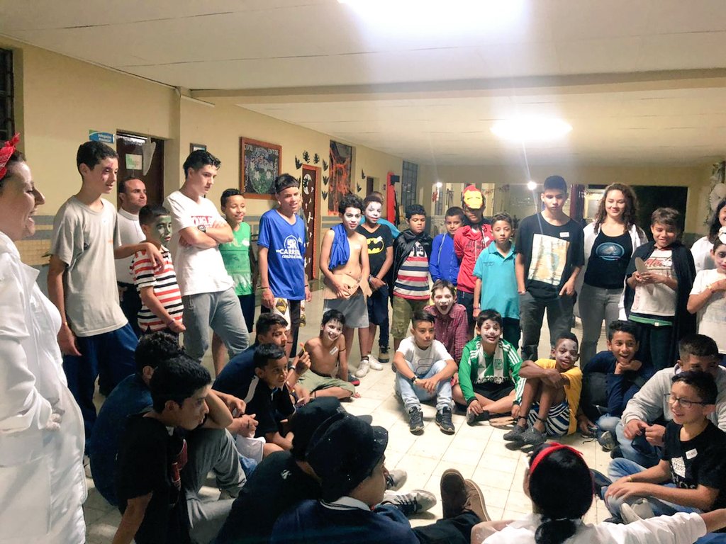 BioHackingCol's tweet image. Ciencia para héroes, estuvimos en el hogar del niño, las chicas @BioHackingCol contaron a los chicos su experiencia y amor x la #ciencia en una maratón de actividades en la noche de la alegría.
Las mujeres como referente social y científico las mujeres como ejemplo .