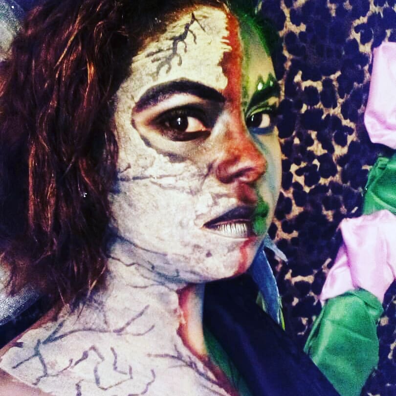 Esmetamorfosis's tweet image. Este Halloween quise recordar el evento que me perturbo mas!! Y hacer una protesta con maquillaje artístico!  #amazononfire #ProhibidoOlvidar  #mundo