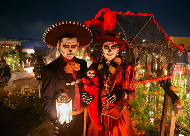 lpkids's tweet photo. #FunFactFridayAnswer: you are in Mexico if you are celebrating DΓa de Muertos (Day of the Dead); the annual holiday is a remembrance of departed souls and you can read more about it here https://t.co/W8apWNblH5 https://t.co/EGc8bw6w2K