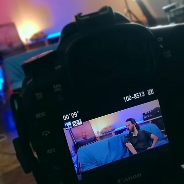 psy_corporation's tweet photo. Préparez-vous à l'atterrissage d'une nouvelle vidéo ce dimanche !
On y inaugure notre nouveau décors à l'occasion de l'épisode GUEST du "HOT SHOTS Ciné-Quiz" 10: spécial Véhicule.
Prêt à voir comment s'en est tiré Ben-Hur, du @tesrock ?
.
.
.
#psycorpora… https://t.co/2QL0zh6PLX https://t.co/I8grY2sl0D