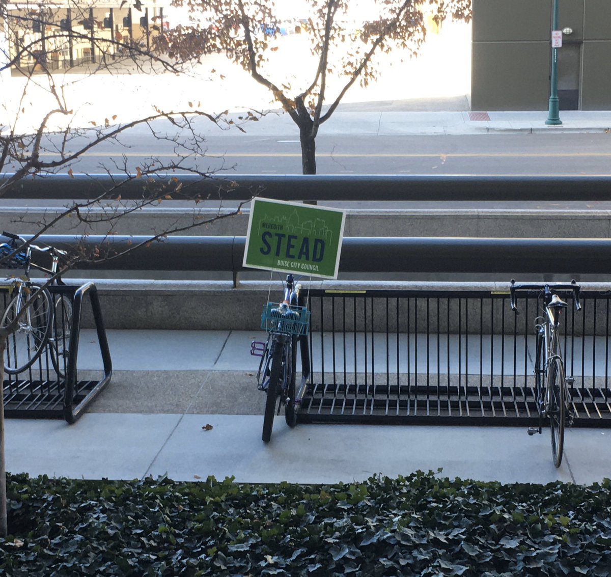 MerStead's tweet photo. Love seeing this bike parked in downtown Boise. 🚲 #VoteForMer #boise #damniloveboise #bedowbtownboise #iamboise #thisisboise #liveworkboise #boisepol https://t.co/aOCOTKQaJO