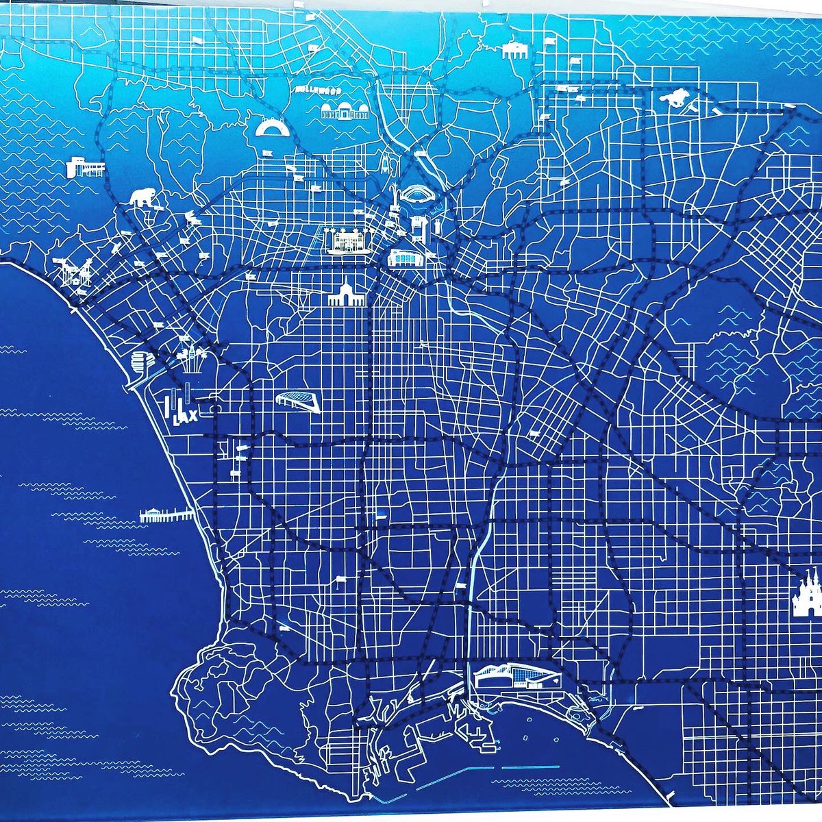 ShanahanPrint's tweet photo. @LoyolaHigh  recently hosted their alumni weekend @ShanahanPrint designed, printed this 5’ x 7’ map so alumni could pin their location to show the impact of Loyola High School alumni in the LA community
#LoyolaAlumniWeekend
#PeaceWithPrinting  #loyolahighalumni  
 #maps https://t.co/qgTQB2G0Wj