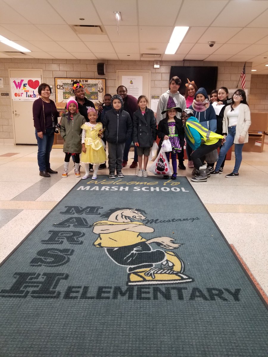 MarshSchool's tweet photo. Glad to Have You Back! #wearemarsh @ChiPubSchools https://t.co/LMyUbkfiFZ