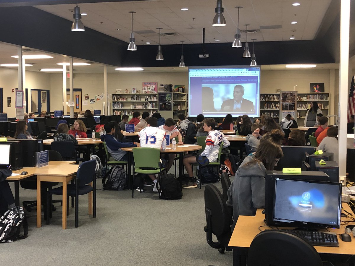 NHSBruinLibrary's tweet image. It’s a packed house this afternoon. #LearningCommons #Librariesforeveryone #OneWhitfieldReads
