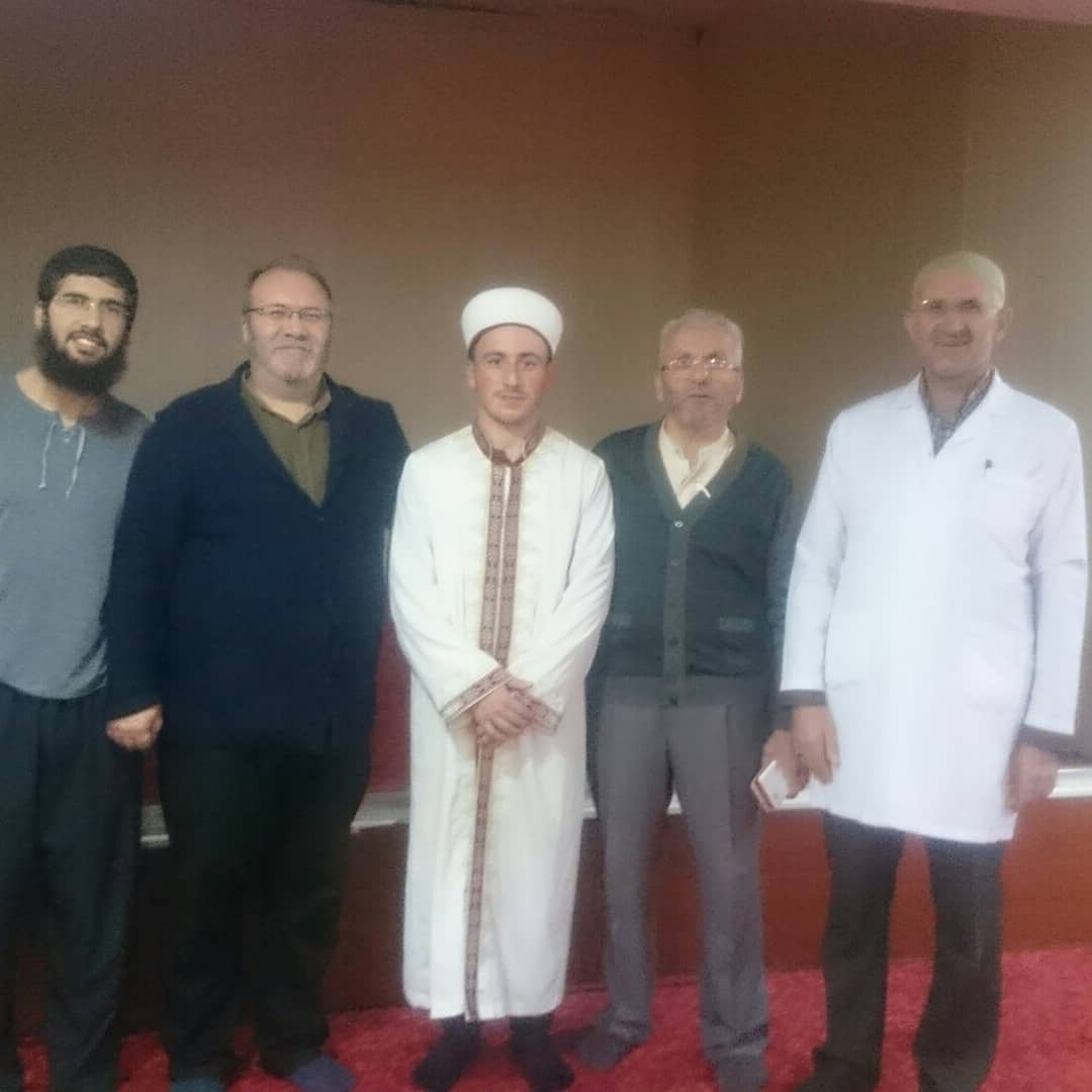 Okul mescidimizde cuma namazı ve Hutbe Okuma uygulamalarımız devam etmektedir. Bu hafta hâfız öğrencimiz Doğan Can Yılmaz imam hatiplik yaptı. 
Rabbimiz hayırlara vesile kılsın inşallah