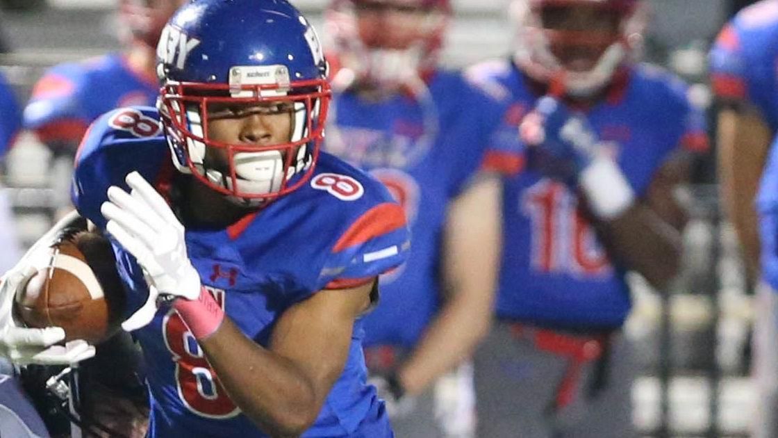 tulsaworld's tweet photo. High school football: See where OSU, OU, Nebraska and North Dakota commits rank in Week 9: https://t.co/kDjYTKdV9J #okpreps #GBR #okstate #Sooners #UNDpride https://t.co/yOSA0CqSWj