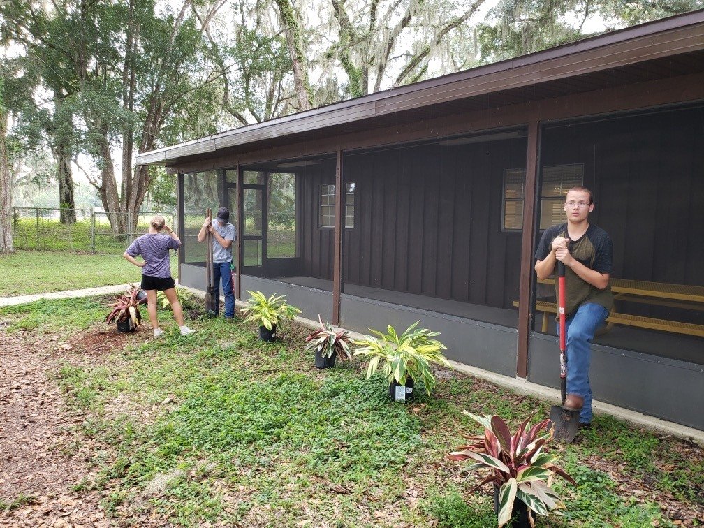 👇🏼 Comment below 👇🏼to help us say THANK YOU to the  Hernando High School 🐆 ROTC students who volunteered to help beautify &amp; landscape 🌿the new Parent Academy Community Center East which opens later this month. 🎉 #HernandoSchools #LeopardPride <a href="/Leopard_Admin/">HHS Bringin' It</a> <a href="/hcsdparentacad/">Parent Academy</a>