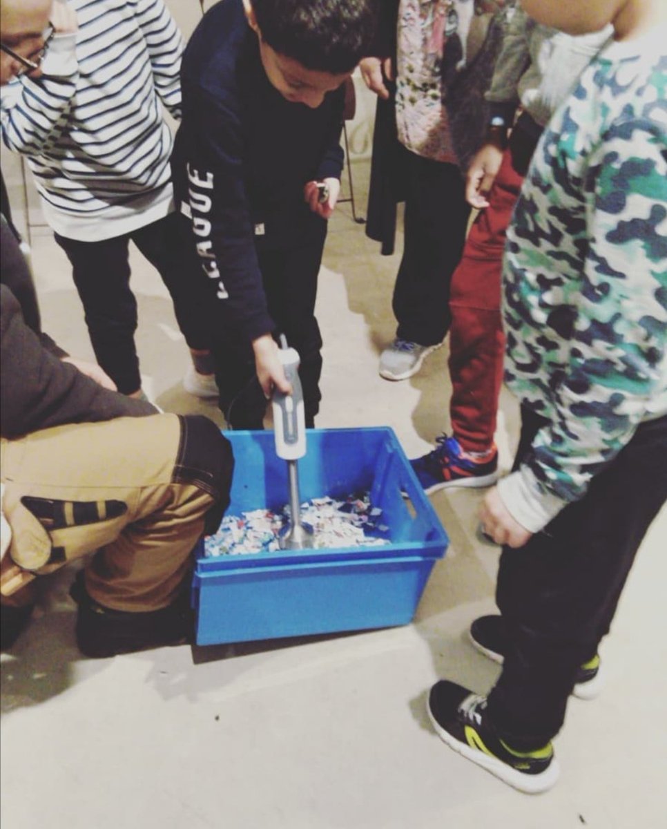 LesZalphabus's tweet photo. La ferme ouverte de Saint Denis a accueilli lundi après midi 2 groupes d'enfants pour 2 superbes ateliers : fabrication de beurre et de papier !
Nos 3/ 6 ans ont pu déguster leur beurre et les plus grands ont pu réaliser toutes les étapes de la fabrication de papier ! https://t.co/8Yt49EakDV