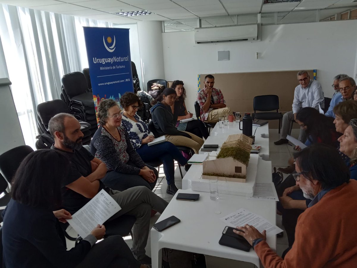 minturuy's tweet photo. Se presentó el Prototipo Constructivo Eco Parador "Estaciones Verdes"

Esta iniciativa interinstitucional implica un gran impacto en el #EcoTurismo.

También es una oportunidad de generar primeras experiencias laborales para jóvenes de la zona en situación de vulnerabilidad. https://t.co/oZgXI57ySs