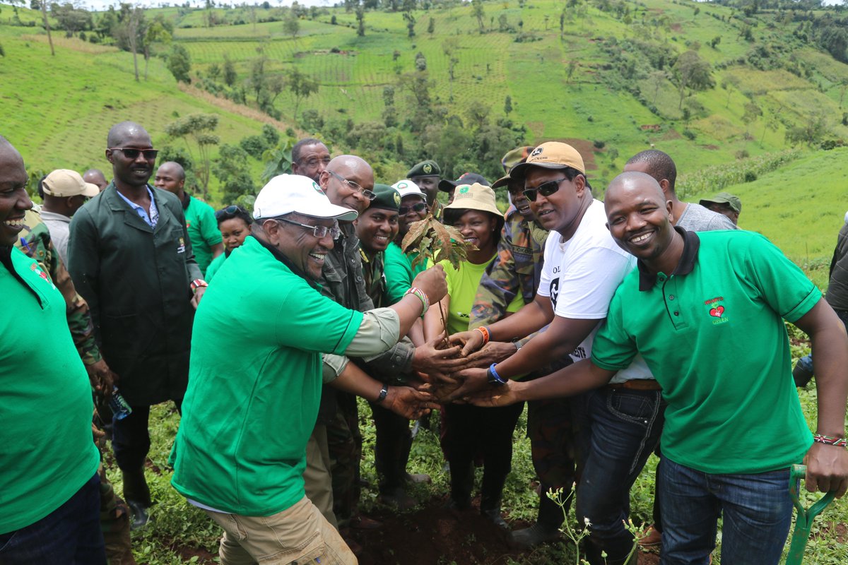 KeForestService's tweet photo. The Cabinet Secretary @Environment_Ke Hon. Keriako Tobiko led in planting over 260,000 seedlings manually and oversaw 4.5 million seeds planted through aerial seeding.  #Mau10MillionTrees #SaveMauNow #TowardsTenPercentTreeCover #PandaMitiBoreshaMaisha #ShortRains https://t.co/lBbGxDbED7