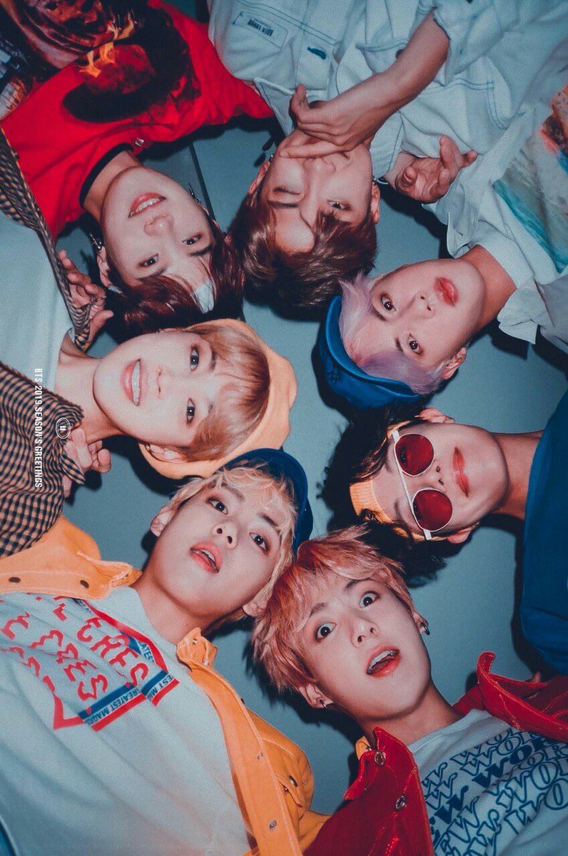 CondezoAlexia's tweet photo. Armys alguna vez no se han puesto a pensar que Bts pronto tendrá una familia y nuestros póster, todas esas cosas de ellos serán un hermoso recuerdo y todo lo que nos queda es agradecerles❤️ :(
@BTS_twt @bts_bighit @BigHitEnt  #ARMY #스타쉽_우리가_답변을_원해 #원호탈튀반대 https://t.co/FpFEbFdZwu