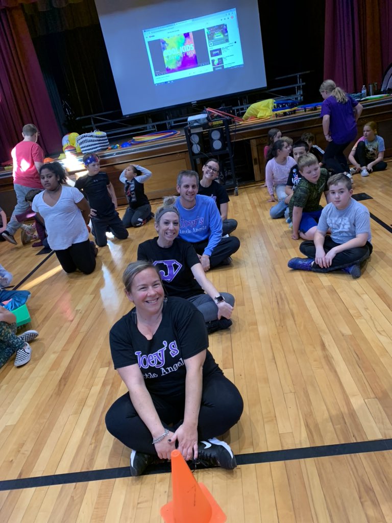 HTSD_Sayen's tweet photo. Fun Fitness Friday at Sayen!  Teachers got in on the action!  #sayenstrong @WeAreHTSD @VasilDiana https://t.co/ojForfSh15