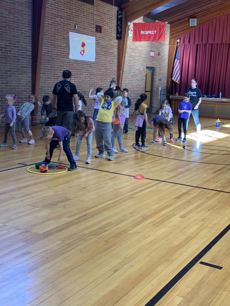 HTSD_Sayen's tweet photo. Fun Fitness Friday at Sayen!  Teachers got in on the action!  #sayenstrong @WeAreHTSD @VasilDiana https://t.co/ojForfSh15