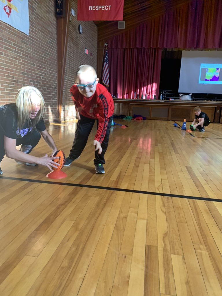 HTSD_Sayen's tweet photo. Fun Fitness Friday at Sayen!  Teachers got in on the action!  #sayenstrong @WeAreHTSD @VasilDiana https://t.co/ojForfSh15