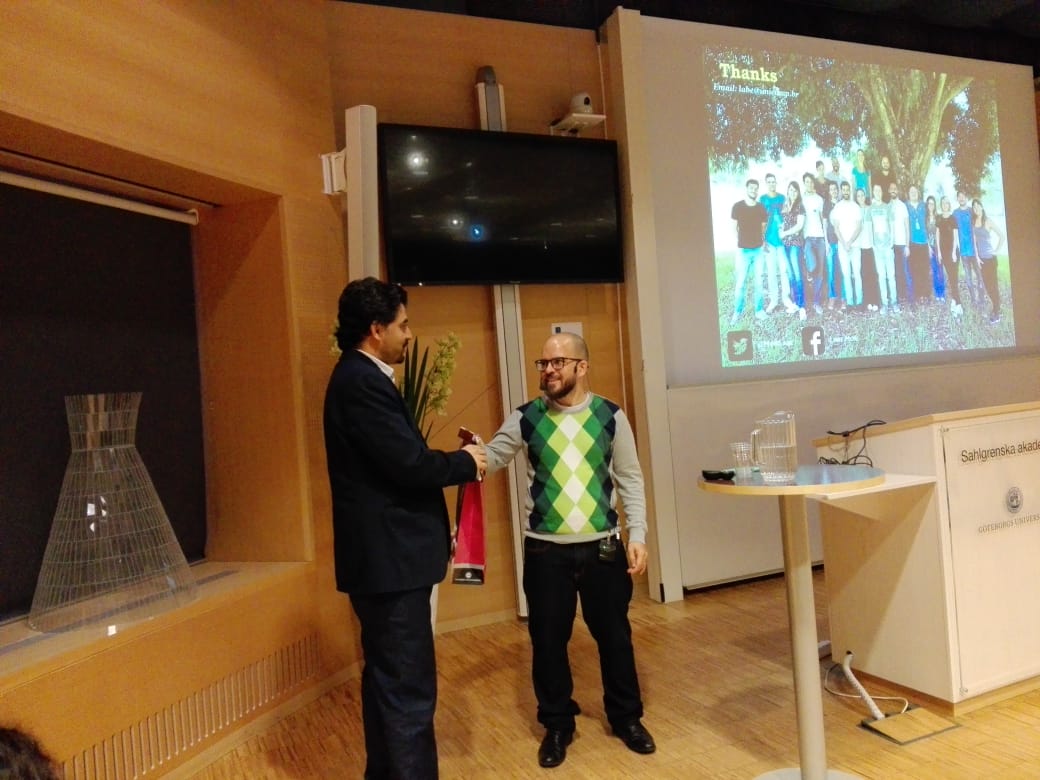 RNA_hacker's tweet photo. It was fun hosting Dr. Marcelo A. Mori at our institute @SahlgrenskaAcad at @goteborgsuni. Dr. Marcelo presented exciting data on #aging and #metabolicdiseases. He also presented his work on #exosomes #extracellularvesicles #EVs https://t.co/DtsV82knGl