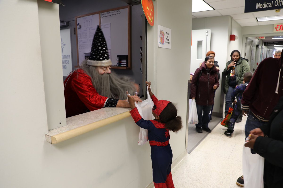 MaureenN's tweet photo. clemetroschools: Halloween maybe over but students from Marion-Sterling School trick or treated @StVincentCMC today. Staff dressed up, handed out candy and even had a haunted hallway for the stundents to “enjoy”. https://t.co/4hMc4lGuGv