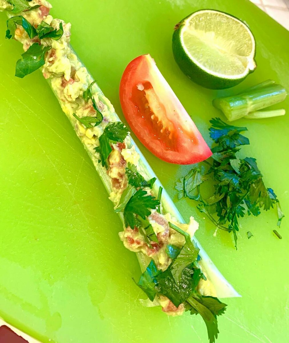 MingnaNews's tweet photo. 📷 || weneverbymingnawen vía IG; "
Avocado Munch! About 60 calories.
🥑🥑🥑🥑🥑🥑🥑🥑
Instead of avocado TOAST, I tried this #mingmade guacamole on a celery stick. Bread, whether gluten-free or not, has lots of calories and sugars..." ( 11.01.19 ) https://t.co/DH6marABCU