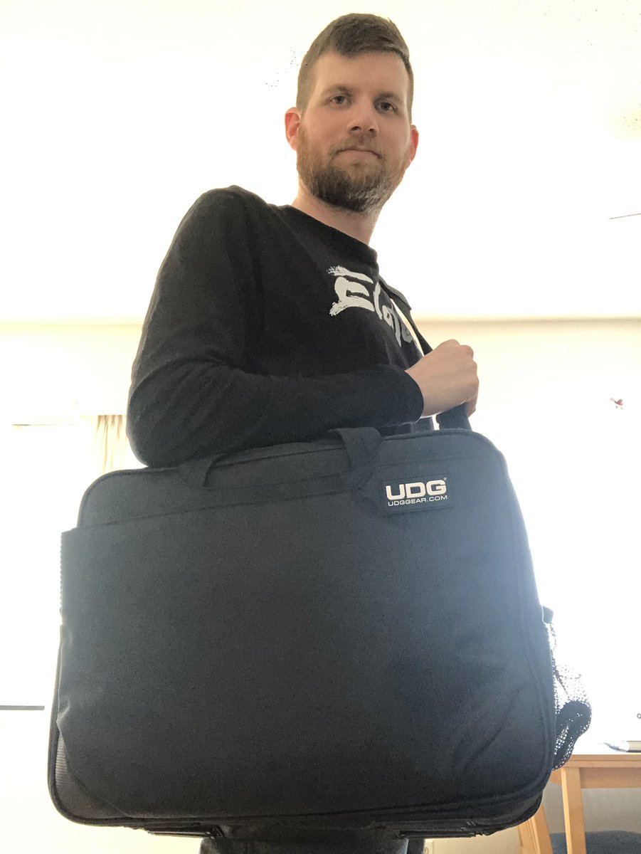 wefeelelated's tweet photo. @udggearcom squad whaaatttt! Love this bag. Perfect for my  @Akai_Pro #apc40mkii https://t.co/XxldRFdRUI